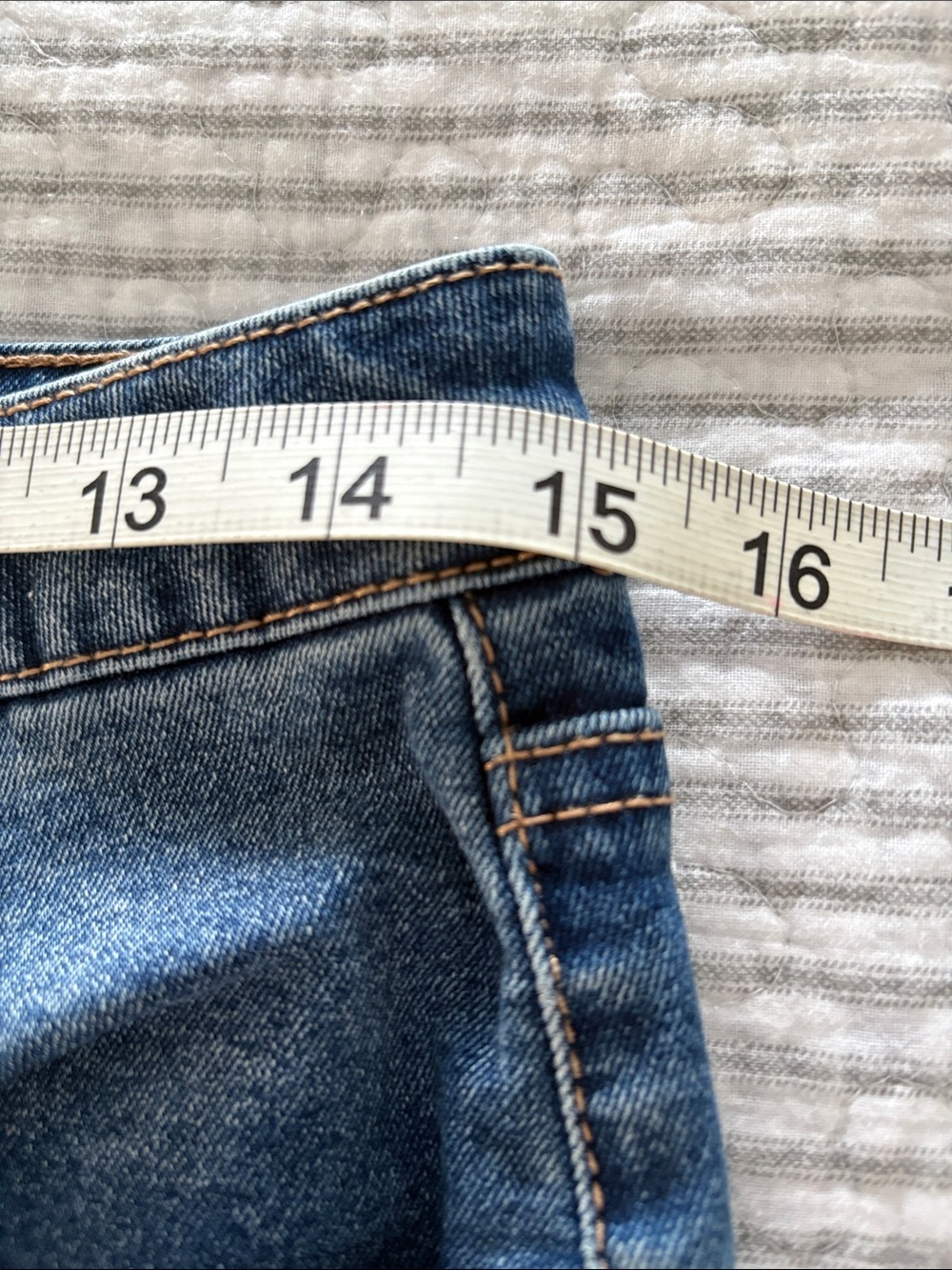Frye Blue Denim Jeans ~ Medium Wash ~ Size 4/27 - Picture 9 of 10